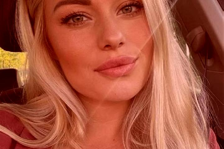 Eleanor, 36, a blonde hazel-eyed latina companion based in Sala Kechik. Offering Domination, Striptease, BDSM, Overnight, Tantra. Available for incall and ou...