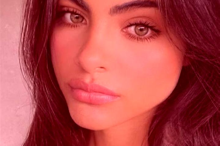 Eleanor, 36, a brunette dark-eyed caribbean companion based in Kawai. Offering Domination, Fetish, Prostate Massage, 69. Available for incall and outcall, da...