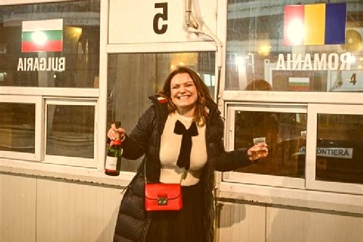 Eleanor, 36 — Escort in Coltu, Romania
