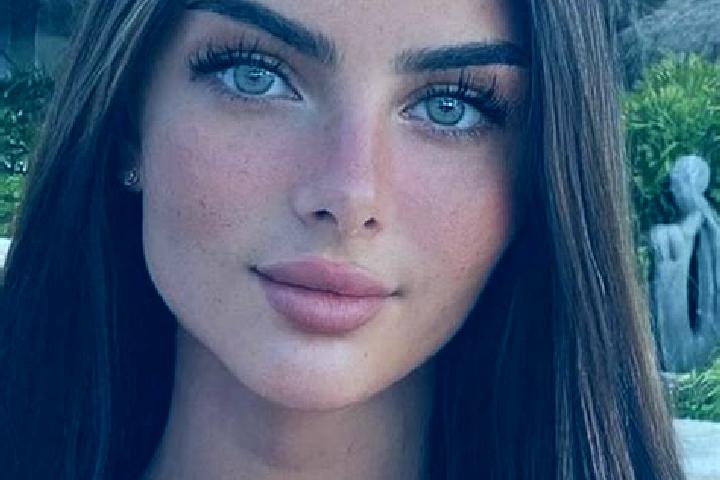 Eleanor, 36 — Escort in Longos, Greece