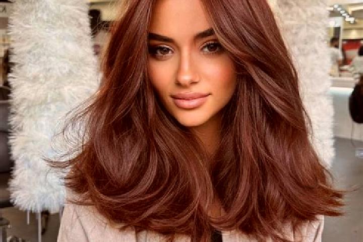 Eleanor, 37, a auburn brown-eyed latina companion based in Moskva. Offering Roleplay, Party Girl, BDSM. Available for incall and outcall, day and evening dates.