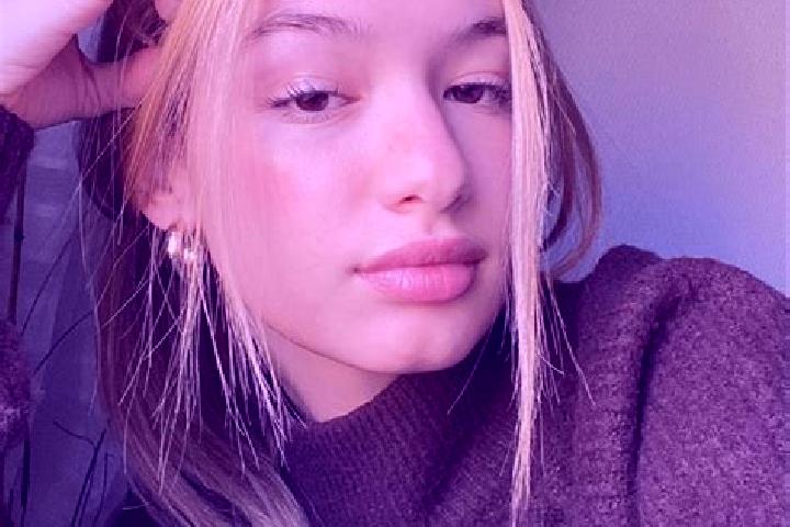 Eleanor, 37, a blonde brown-eyed mediterranean companion based in Cartura. Offering Striptease, CIM, Erotic Massage. Available for incall and outcall, day an...