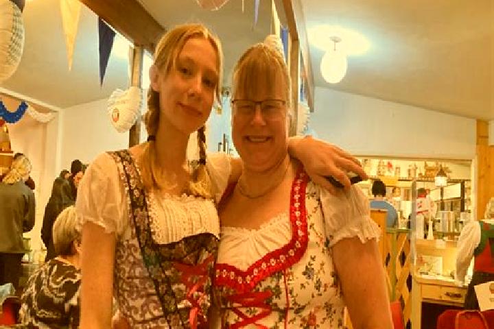 Eleanor, 37 — Escort in Lossburg, Germany