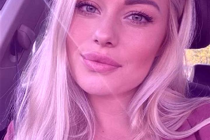 Eleanor, 38, a blonde hazel-eyed european companion based in Montceaux. Offering Tantra, BDSM, Girlfriend Experience, Dinner Date. Available for incall and o...
