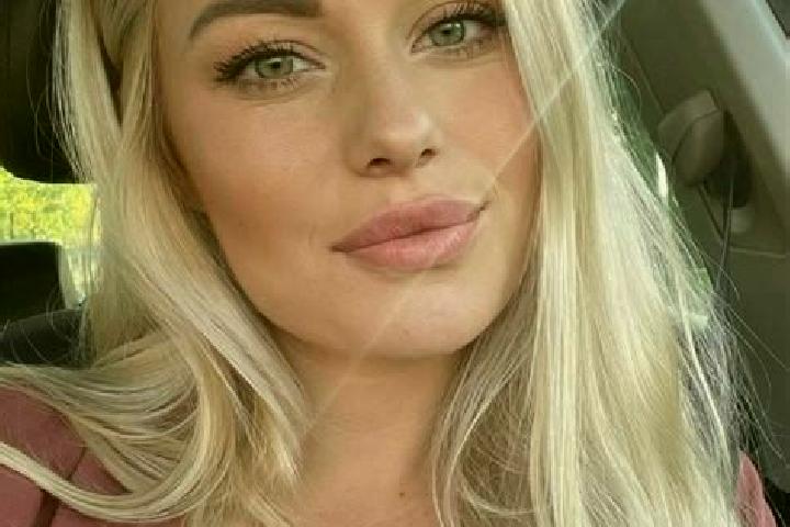 Eleanor, 38, a blonde hazel-eyed mediterranean companion based in Neutrebbin. Offering Erotic Massage, Overnight, CIM, 69, Domination. Available for incall a...