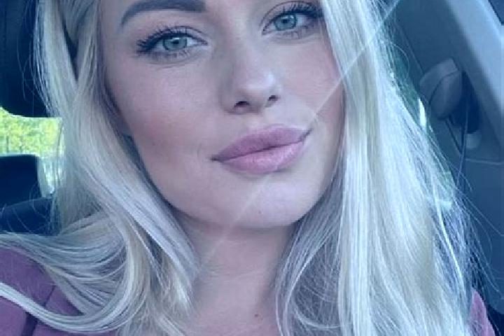 Eleanor, 38, a blonde hazel-eyed mixed companion based in Karfun. Offering Domination, GFE, 69, Striptease. Available for incall and outcall, day and evening...