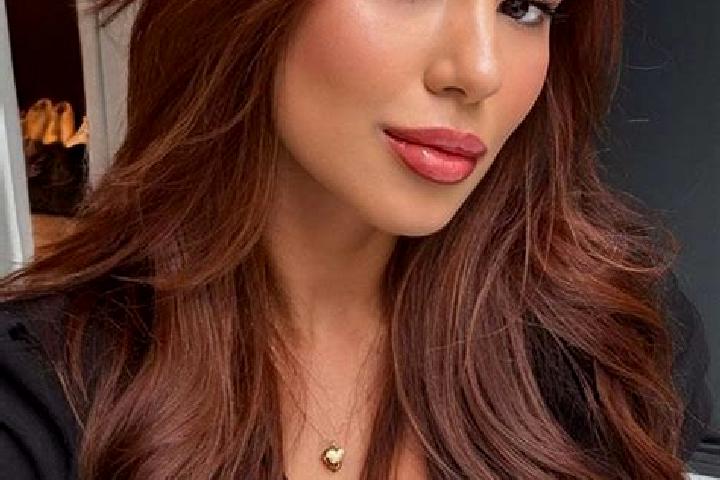 Eleanor, 38, a chestnut brown-eyed latina companion based in University Heights. Offering Massage, Dinner Date, OWO. Available for incall and outcall, overni...