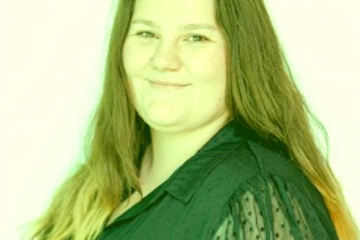 Eleanor, 38 — Escort in Beddau, United Kingdom
