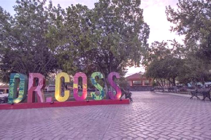 Eleanor, 38 — Escort in Doctor Coss, Mexico