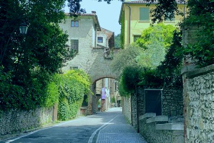 Eleanor, 39 — Escort in Asolo, Italy