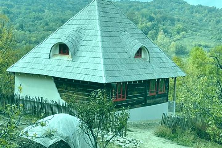 Eleanor, 39 — Escort in Sarbii-Magura, Romania