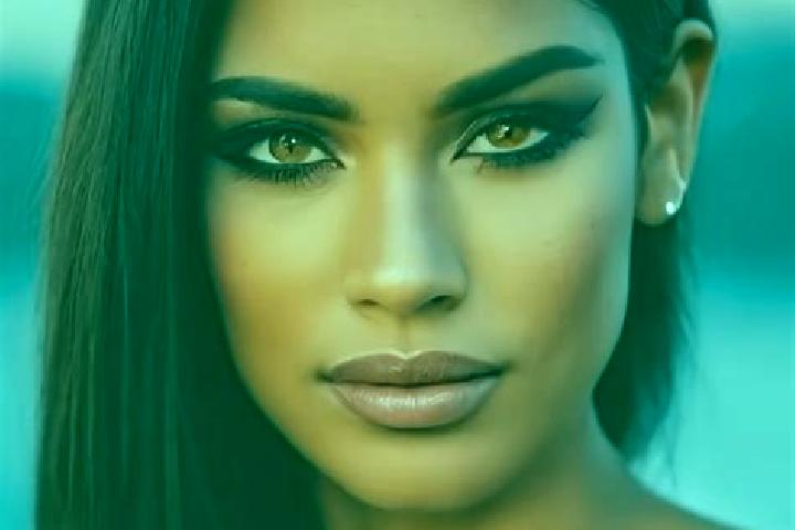 Elizabeth, 20, a black dark-eyed latina companion based in Grossraeschen. Offering BDSM, CIM. Available for incall and outcall, day and evening dates.