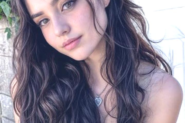 Elizabeth, 20, a black hazel-eyed middle eastern companion based in Zubrynka. Offering Deep French Kissing, Fetish, Party Girl, Roleplay. Available for incal...
