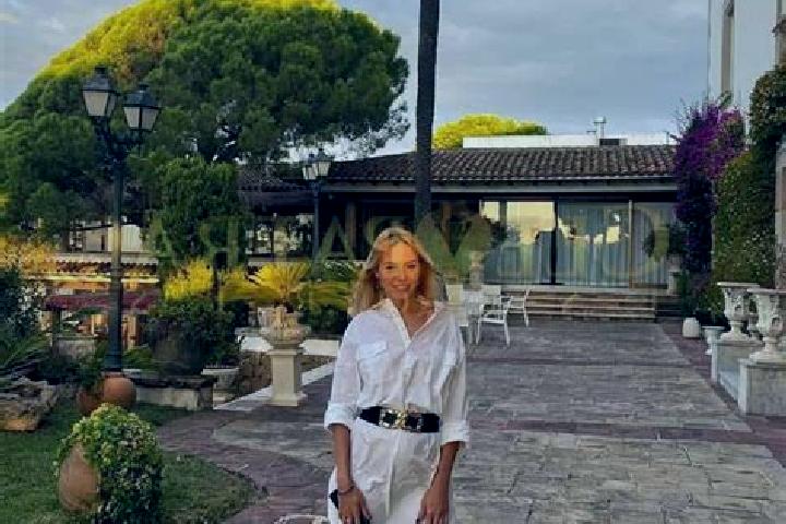 Elizabeth, 20, a blonde grey-eyed latina companion based in Sao Jose dos Basilios. Offering GFE, Massage, Party Girl, Prostate Massage. Available for incall ...