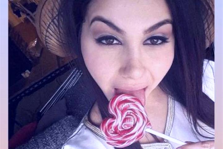 Elizabeth, 20 — Escort in Delingha, China