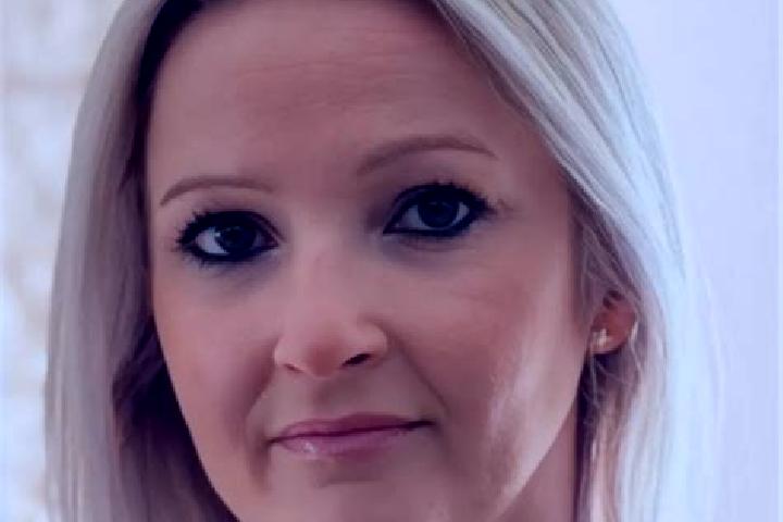 Elizabeth, 20 — Escort in Fey, France