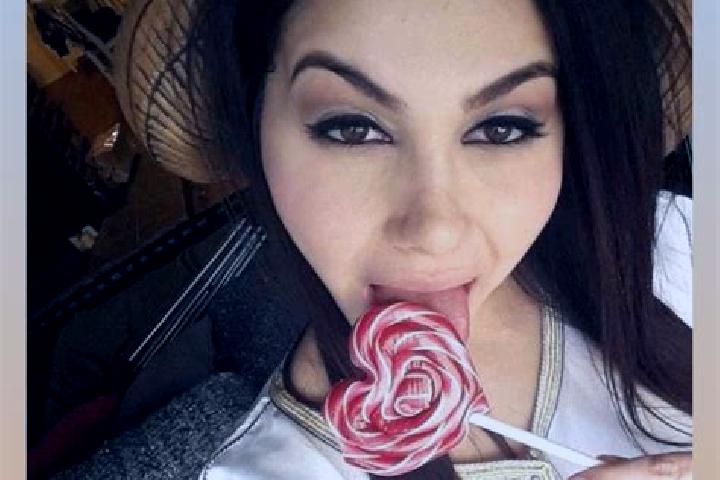 Elizabeth, 20 — Escort in Pansemal, India