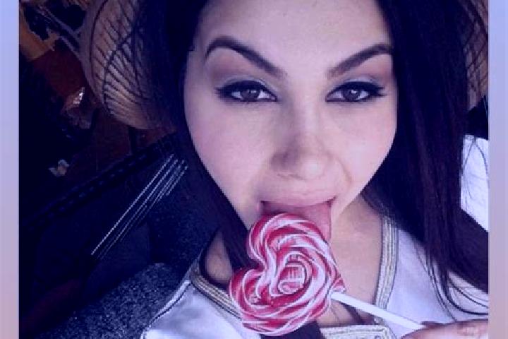 Elizabeth, 20 — Escort in Tuqiao, China