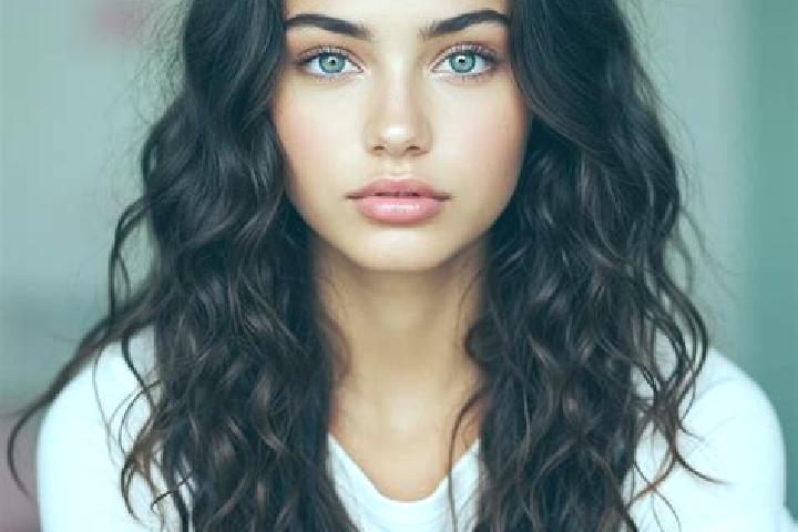 Elizabeth, 21, a brunette amber-eyed mediterranean companion based in Gundogdu. Offering Domination, Roleplay, Dinner Date, Erotic Massage. Available for inc...