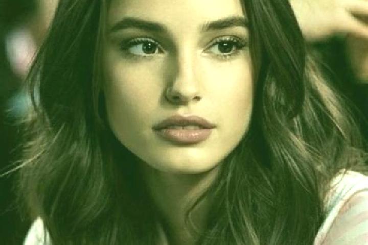 Elizabeth, 21, a brunette brown-eyed caribbean companion based in Padang Endau. Offering Striptease, Fetish, Erotic Massage, BDSM. Available for incall and o...
