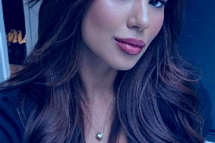 Elizabeth, 21, a chestnut brown-eyed latina companion based in Wartburg. Offering Fetish, Roleplay, Couples. Available for incall and outcall, overnight book...