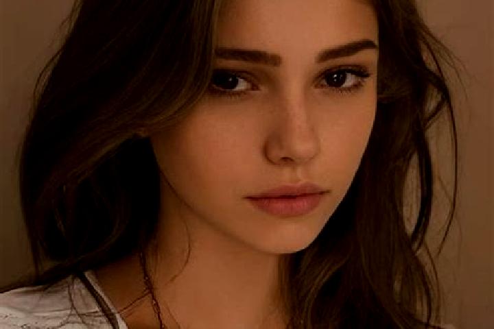 Elizabeth, 21, a chestnut hazel-eyed slavic companion based in Kalede. Offering Deep French Kissing, Dinner Date, CIM, Duos, Erotic Massage. Available for in...