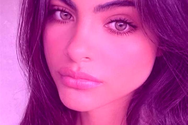 Elizabeth, 21, a red green-eyed indian companion based in Tamaraikkulam. Offering Striptease, Domination, Massage, 69. Available for incall and outcall, day ...