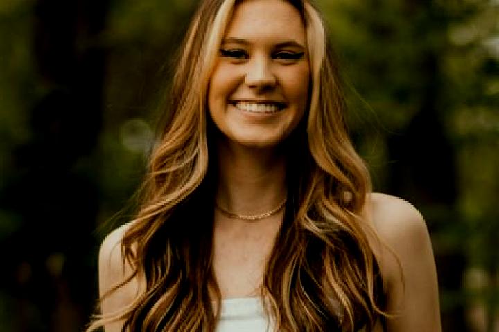 Elizabeth, 21 — Escort in Coram, United States