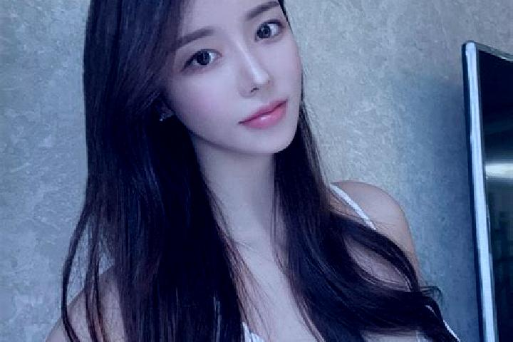 Elizabeth, 21 — Escort in Verkhniy Bekhtemir, Russia