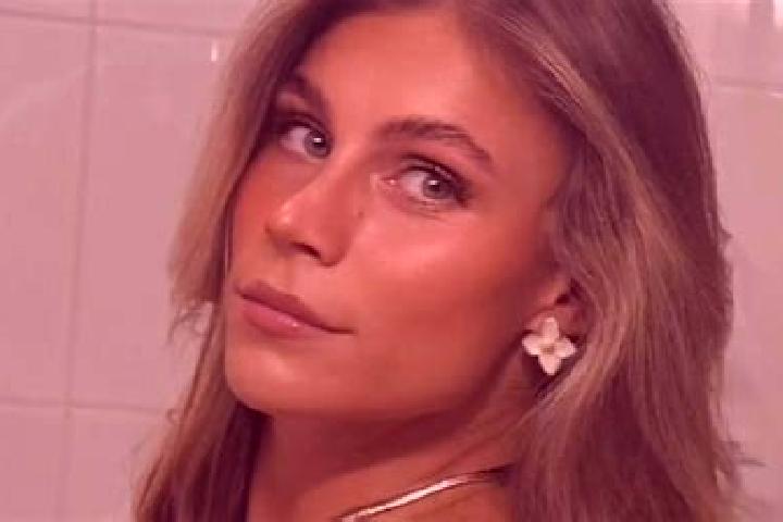 Elizabeth, 21 — Escort in Wildenberg, Germany
