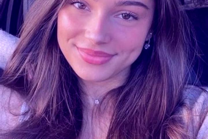 Elizabeth, 22, a brunette hazel-eyed slavic companion based in Aldeaseca. Offering A-Level, CIM, Travel Companion. Available for incall and outcall, day and ...