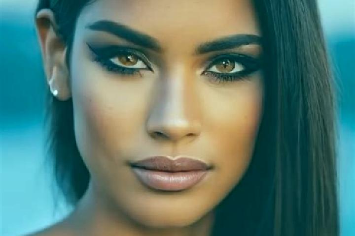 Elizabeth, 22, a dark blonde amber-eyed latina companion based in Guaramirim. Offering Erotic Massage, Party Girl, CIM, Striptease. Available for incall and ...