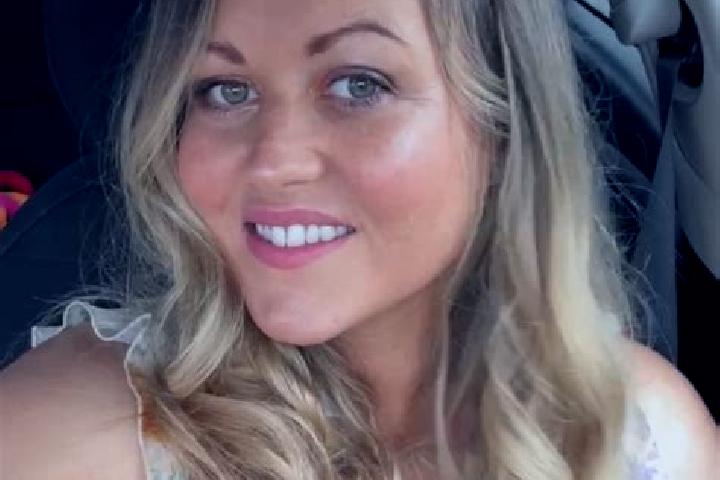 Elizabeth, 22 — Escort in Ballynahinch, United Kingdom