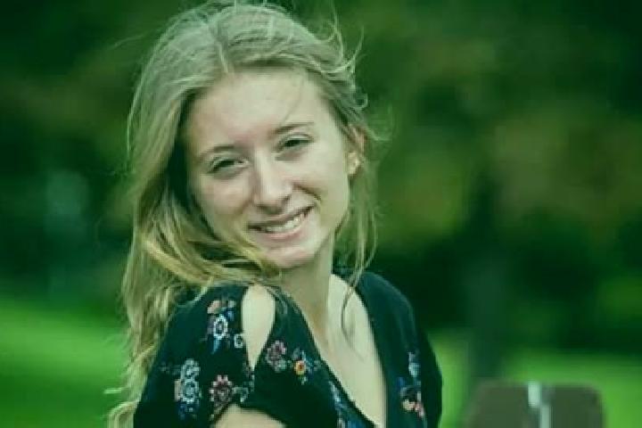 Elizabeth, 22 — Escort in Evansdale, Canada
