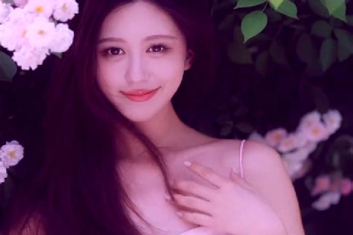 Elizabeth, 22 — Escort in Jiamao, China