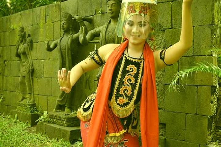 Elizabeth, 22 — Escort in Riang Tengah, Indonesia