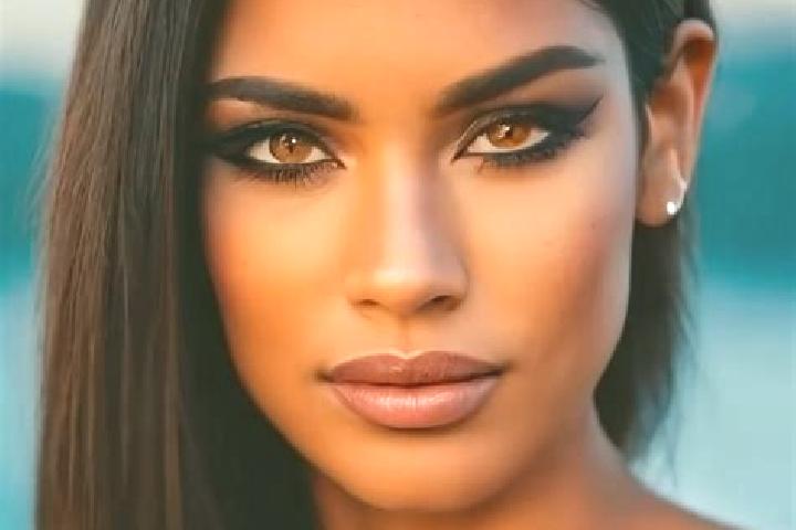 Elizabeth, 23, a blonde dark-eyed latina companion based in Duchelsdorf. Offering Erotic Massage, Prostate Massage, Domination. Available for incall and outc...