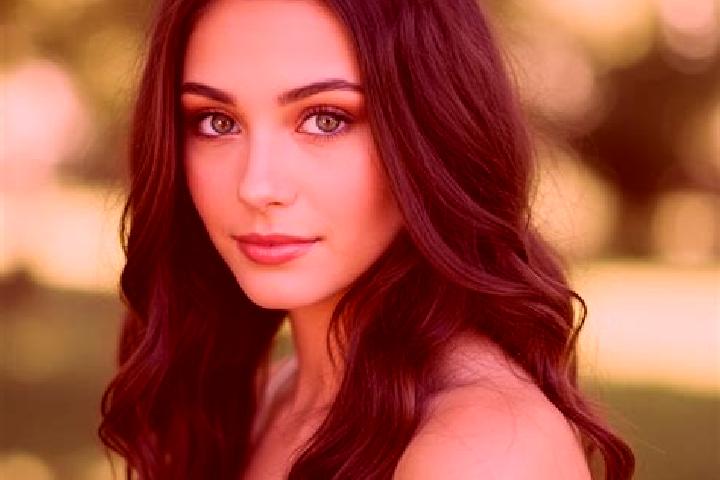 Elizabeth, 23, a brunette hazel-eyed european companion based in Ferriere. Offering Erotic Massage, GFE, Girlfriend Experience. Available for incall and outc...