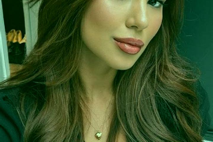 Elizabeth, 23, a chestnut brown-eyed latina companion based in Oita. Offering Domination, Tantra, Overnight, Duos, Party Girl. Available for incall and outca...