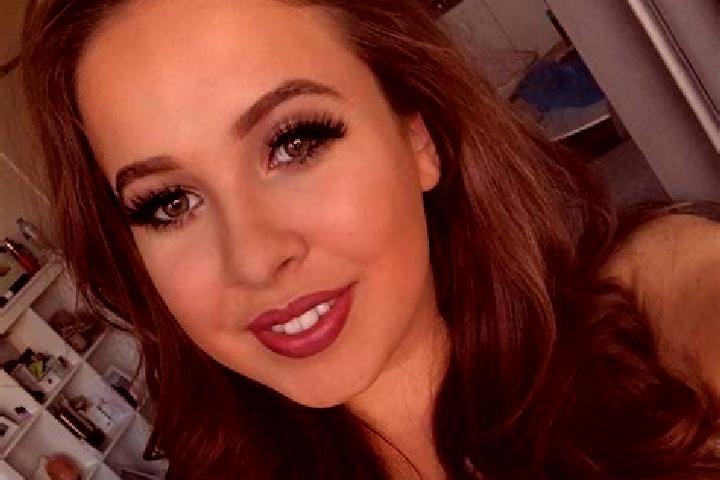 Elizabeth, 23, a dark blonde dark-eyed caucasian companion based in Parag. Offering Domination, Overnight, Party Girl, Striptease. Available for incall and o...
