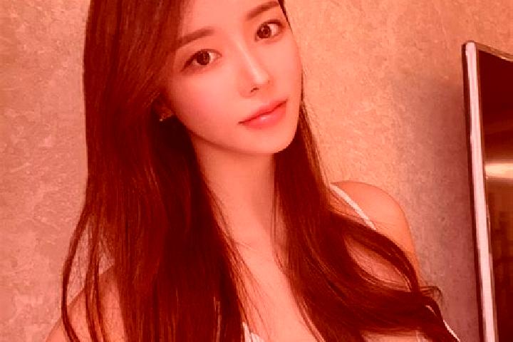 Elizabeth, 23 — Escort in Caijiang, China