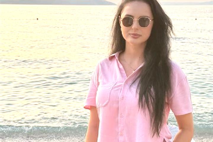 Elizabeth, 23 — Escort in Ciuchici, Romania