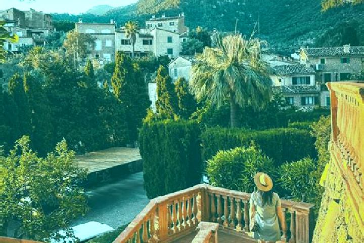Elizabeth, 23 — Escort in Deia, Spain