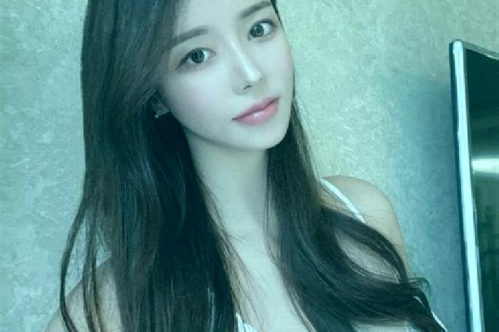 Elizabeth, 23 — Escort in Lepai, Malaysia