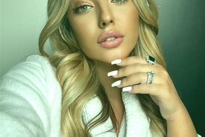 Elizabeth, 23 — Escort in Novobessergenovka, Russia