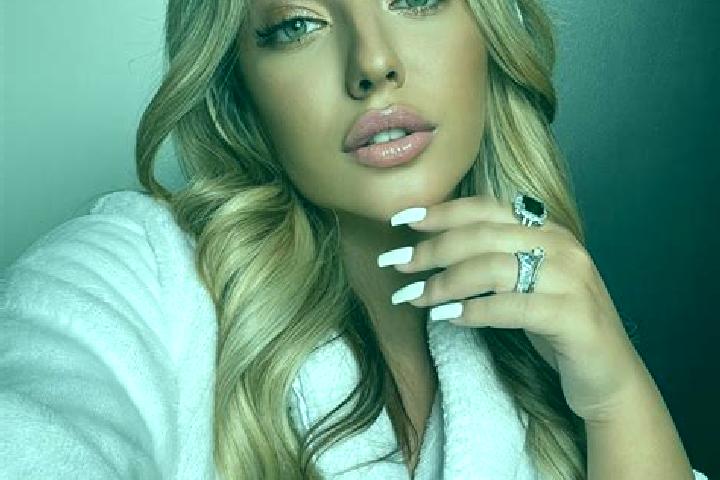 Elizabeth, 23 — Escort in Stedesdorf, Germany