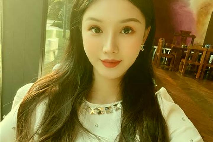 Elizabeth, 23 — Escort in Yanfang, China