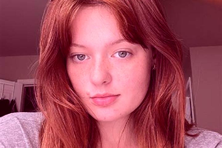 Elizabeth, 24, a auburn grey-eyed european companion based in Rafiganj. Offering Tantra, A-Level. Available for incall and outcall, day and evening dates.