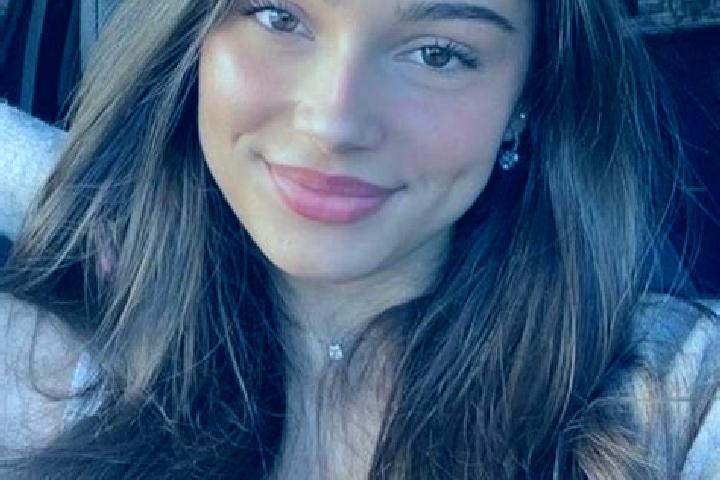 Elizabeth, 24, a brunette hazel-eyed latina companion based in San Pedro Tenango. Offering Girlfriend Experience, CIM, Couples. Available for incall and outc...
