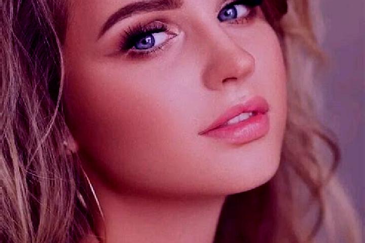 Elizabeth, 24, a dark blonde blue-eyed european companion based in la Tallada d Emporda. Offering Dinner Date, Couples, Massage, Duos, 69. Available for inca...